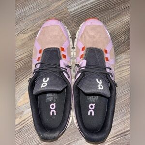 On cloud 5 women’s low top sneakers 
Fiji/Rose